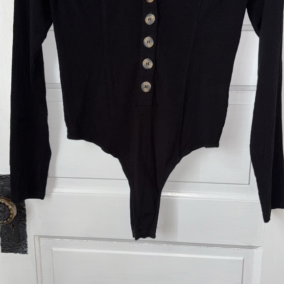Black V-Neck Buttoned Women's Top - Picture 3 of 6